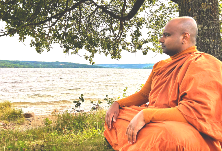 Kinoli de Silva speaks to a Buddhist monk Reverend Samitharathana about the philosophy of life, his learning experiences, and having an open heart.